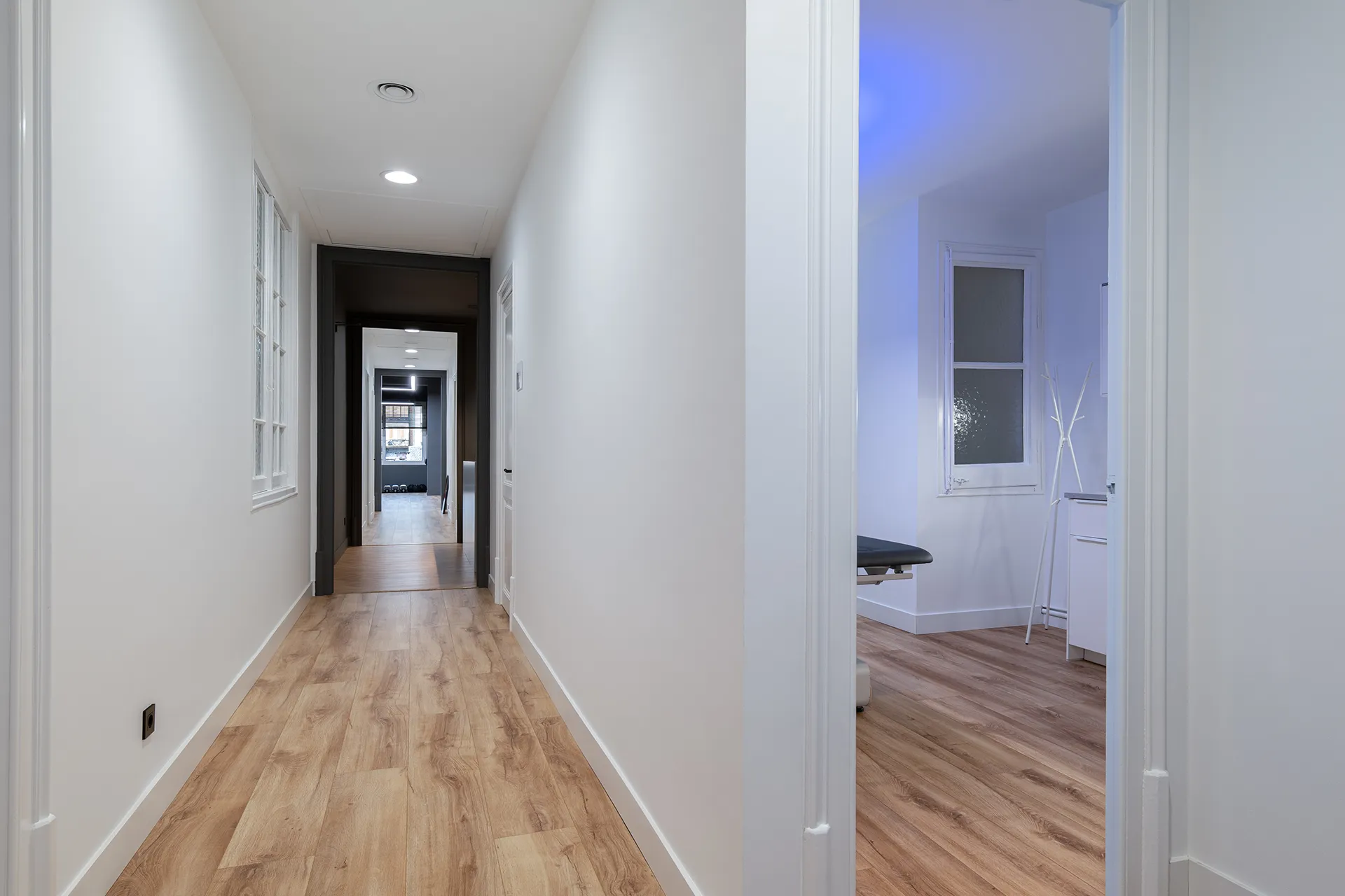 osteostudio-barcelona-pasillo-clinica-fisioterapia