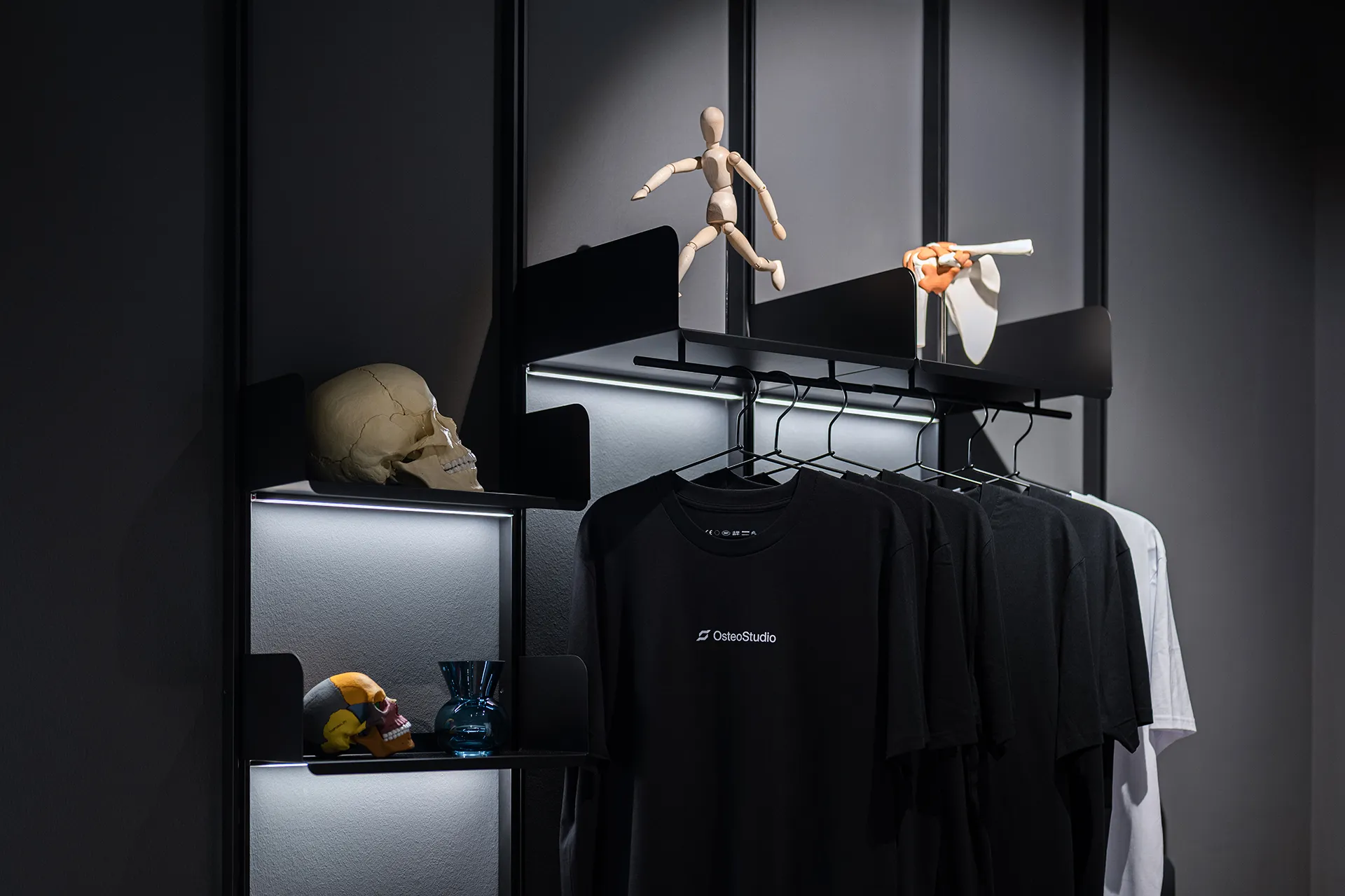 osteostudio-barcelona-sala-espera-merchandising-detalle